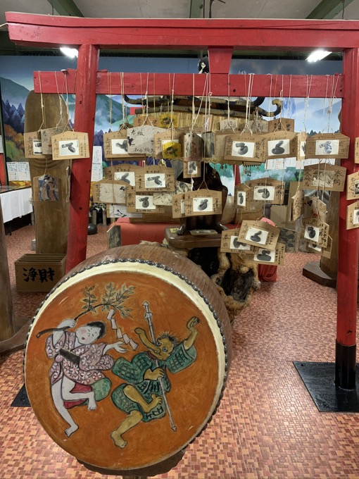 イク時の声ベスト順位&ペニスをドリルのように口にねじ込み……淡路島の激ヤバ秘宝館、通称「ナゾのパラダイス」に村田らむが潜入！の画像13