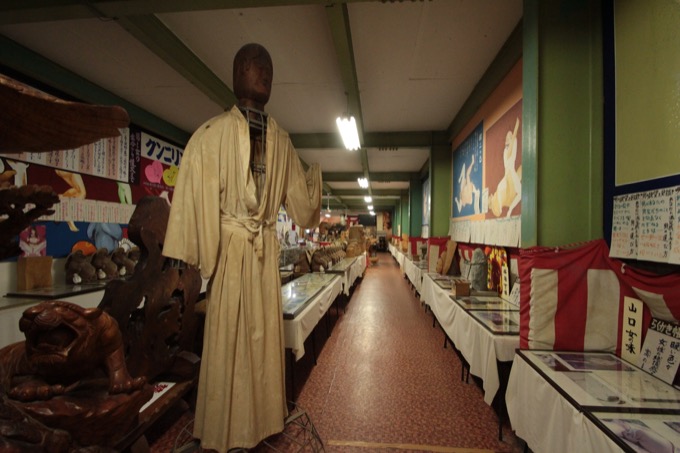 イク時の声ベスト順位&ペニスをドリルのように口にねじ込み……淡路島の激ヤバ秘宝館、通称「ナゾのパラダイス」に村田らむが潜入！の画像16