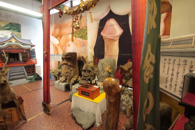 イク時の声ベスト順位&ペニスをドリルのように口にねじ込み……淡路島の激ヤバ秘宝館、通称「ナゾのパラダイス」に村田らむが潜入！の画像15