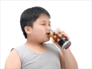 ダイエットコーラを飲むと体重が増える！ 肥満、糖尿病、認知症リスク… 人工甘味料の本当のヤバさとは!?