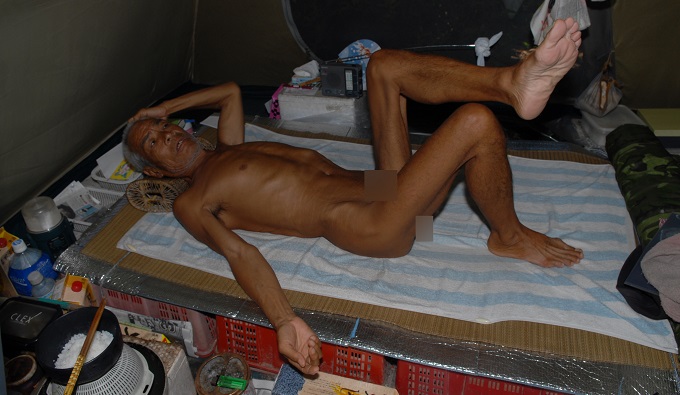 【緊急報告】無人島に25年以上暮らす「全裸おじさん(82)」の現状判明! 離島立ち退き後の最新情報とは!?の画像2