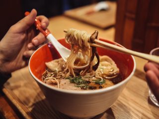 【急逝】ラーメン年間600杯、レビュー4000杯超のラーメン戦士「おかいおかい」インタビュー！ 「ラーメン用に胃袋を改造」