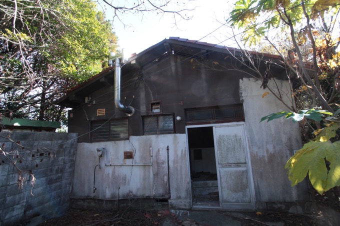 「すごい気持ちの悪い部屋…」淡路島で最もやばい廃村に村田らむが潜入! カッコ良すぎる廃バスも発見!の画像7