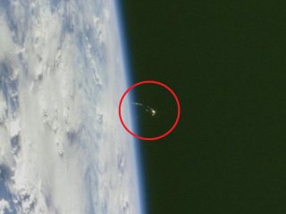 13000年前から地球を周回する「恐怖のブラックナイト衛星」ついに激撮！ 刺激すると「地球を一瞬で破壊する」… 識者戦慄！