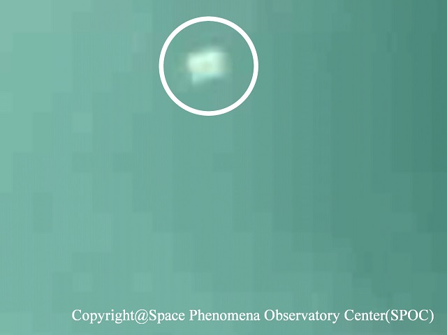 THIS IS REAL! 東京湾上空に謎の「ブラックマンタUFO」連続出現! 尻尾までハッキリ… 衝撃映像!の画像12