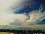 【衝撃】東京上空に漆黒の直方体「モノリス型UFO」出現! 高速で震えながら発光、空間に歪みも…  戦慄の解析結果!