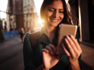 あなたに適したSNSの使い方がわかる4択占い！ このままだと周りは敵だらけに… Love Me Doの助言で有効活用！