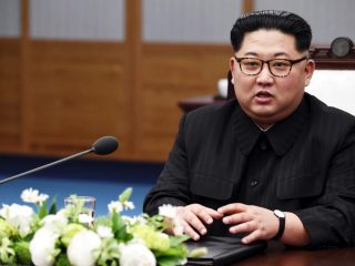 北朝鮮・金正恩委員長重篤説のウラに「〇ッキーマウスシステム」があった!?  平壌地下に影武者シェアハウスか！