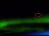 オーロラの中に巨大UFOが出現!  NASA公式写真で発覚...有識者 「地球のサンプルを採取している」
