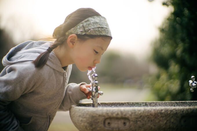 「水道水に向精神薬を混入」科学者がガチで実験へ！ みんな微ハイで自殺率低下、犯罪抑止に（最新研究）の画像2