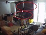 【衝撃】明らかに2体の幽霊が激撮されてしまった瞬間! 「あちら側」がコンタクトか… 高性能カメラにクッキリ!