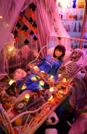 北九州で残酷すぎる「ラブドール強制ワイセツ事件」が発生していた! 悪臭、体液、腹割き…中毒者が人形をむさぼり狂う！の画像6