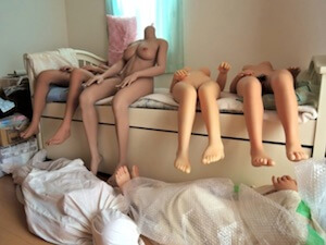 北九州で残酷すぎる「ラブドール強制ワイセツ事件」が発生していた! 悪臭、体液、腹割き…中毒者が人形をむさぼり狂う!の画像8