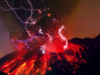 衝撃！ 火山の噴火情報、上級国民だけ入手する「避難特権」がある!? スクープになる可能性…公文書黒塗り、火山ガスも隠蔽!?