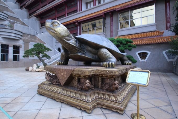 「ブッダというよりブタ」な巨大仏像から邪悪なオーラが…! 中国の激レア&キモすぎる観光スポット「雲天文化城」に村田らむが潜入!の画像5