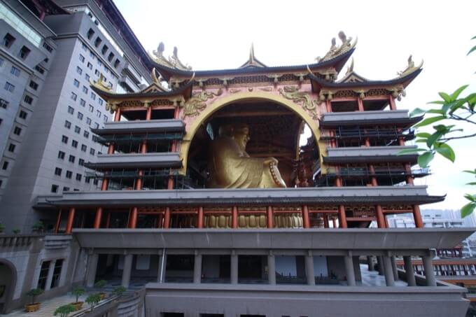 「ブッダというよりブタ」な巨大仏像から邪悪なオーラが…! 中国の激レア&キモすぎる観光スポット「雲天文化城」に村田らむが潜入!の画像6