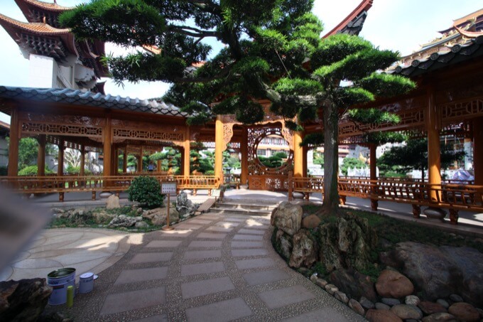 「ブッダというよりブタ」な巨大仏像から邪悪なオーラが…! 中国の激レア&キモすぎる観光スポット「雲天文化城」に村田らむが潜入!の画像3