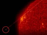 「太陽からエネルギー補給するUFO」を観測衛星SOHOが激撮! 地球の25倍サイズの超巨大母艦か、太陽空洞説に進展も!?