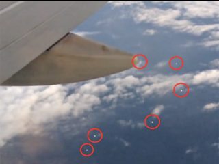 旅客機の下に9機のUFO!!! 「UFOは自分たちが見られていることに気づいていた！」台湾