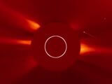太陽周辺で“エヴァンゲリオン爆発”が発生中! 三角UFOがビーム発射→十字架の閃光出現、宇宙の使徒をヴンダーが撃破か!