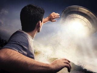 【悲報】6月のUFO情報公開をバイデンが遅らせる可能性浮上！ 公開を阻む動き、隠蔽か？