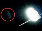 「専門家が一押しするUFO映像」が迫力満点！ 衛星の傍に“超巨大なベル型UFO”がはっきり！