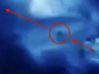 【衝撃】太陽の中から“月サイズのUFO”が出現、高速で飛び去る決定的瞬間！ 専門家「太陽は中空。エイリアンが住んでいる」