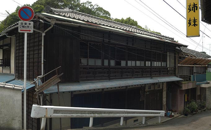 取り壊し直前の松山・道後温泉遊郭「旧・朝日楼」に潜入! 超能力者の元住人がヤバすぎる暴露「遊女の帯を煎じて飲むと…」の画像2