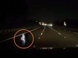 【加工ナシ】高速道路に“銀色の子ども”が突然出現、衝撃のドライブレコーダー映像流出! 幽霊か、宇宙人か、UMAか… 警察に通報も!
