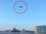 【衝撃】「空中で静止している旅客機」が激撮される!! 『マトリックス』が現実化、この世がシミュレーションである決定的証拠か!
