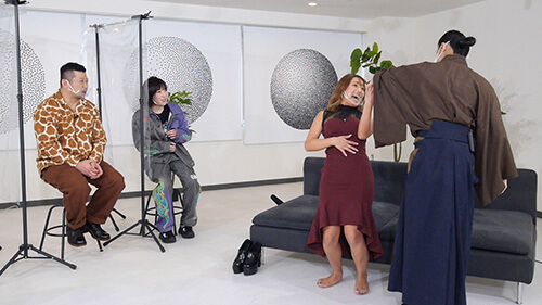 グラドル・橋本梨菜が喘ぎまくる!! 宇宙エネルギー、筋肉反射… 新世代オーガズムの超快感を検証するケンコバ×TOCANA番組最新話！の画像5