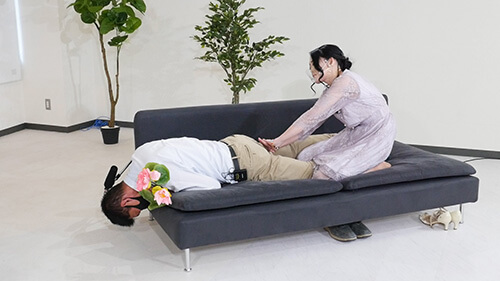 グラドル・橋本梨菜が喘ぎまくる!! 宇宙エネルギー、筋肉反射… 新世代オーガズムの超快感を検証するケンコバ×TOCANA番組最新話！の画像4