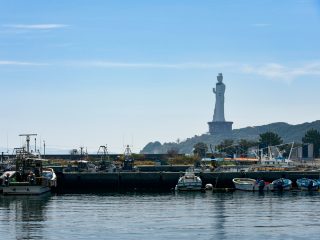 伝説の廃墟「首折れ観音」の誰も知らない真実とは!? “謎の住民”から〇〇を食わされ… 廃墟マニアが衝撃体験を激白！