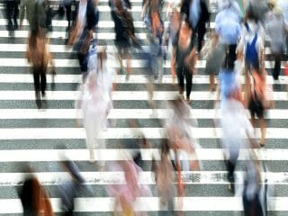 韓国　動く横断歩道の謎「死者の霊が動かした」