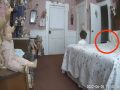 呪われたホテルで人形が勝手に動きだす瞬間が超怖い！ 「過去最も驚くべき映像」全米震撼の一部始終