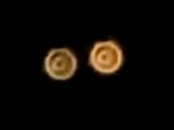 UFOのエンジンを捉えた史上初の映像か? 同期飛行する異様な発光体に専門家困惑