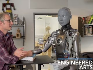 「世界征服の野望はない」最先端AIロボット・Amecaが激白！ しかし表情が不穏すぎる！