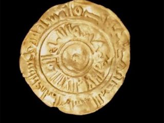 古代エジプト神殿から「大量の金銀財宝」が発掘される！　予想外の発見に考古学者も困惑