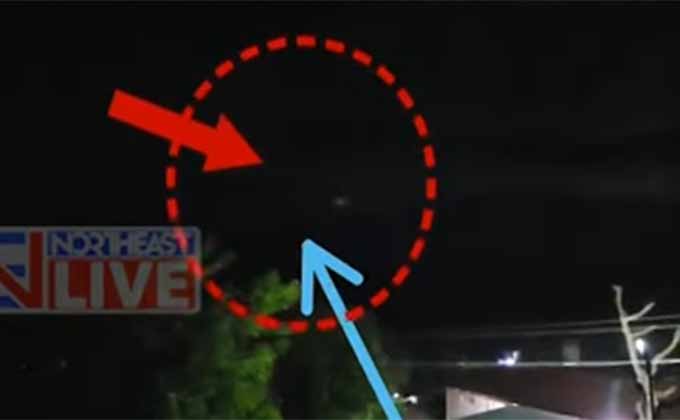 UFO、それとも…？　インド上空に夜空を往復する奇妙な物体の画像1