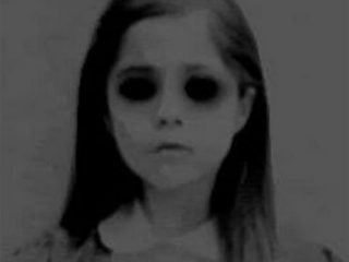 「黒い目の子供」と遭遇した恐怖の体験談！ 異常な動きと笑い声、怪人UMA「BEK」か？=英