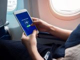 スマホの「機内モード」は航空機の電波干渉のためにあるのではない? 意外な理由が判明