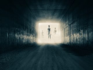 UFO・宇宙人は実在するのか？ 陰謀論と真実