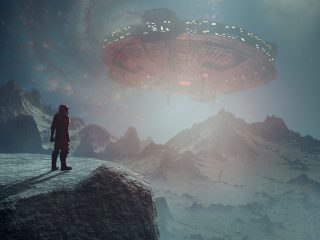 嵐のなか「巨大UFO」が米軍艦の上に出現！ 雨風を遮るほどの大きさに乗組員絶句