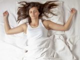 「寝相」で夢の種類や体調が変化! 淫夢、悪夢、アルツハイマー防止