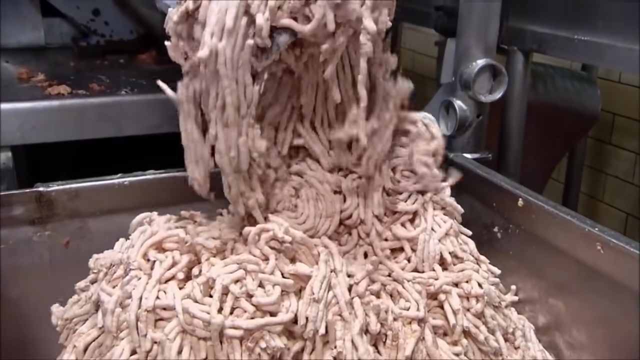 ホットドッグ工場の衝撃的内部映像! 嫌悪感よりも食欲が勝る人が続出、称賛の声も「肉を無駄にしない天才的発想」の画像2