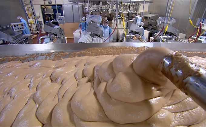 ホットドッグ工場の衝撃的内部映像! 嫌悪感よりも食欲が勝る人が続出、称賛の声も「肉を無駄にしない天才的発想」の画像5