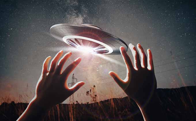 米上空に出現した物体は「気球ではない」 パイロットが衝撃発言！ 本物のUFOも混じっていた？の画像1