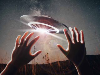 米上空に出現した物体は「気球ではない」 パイロットが衝撃発言！ 本物のUFOも混じっていた？