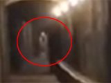 曰くつきの地下トンネルで「本物の幽霊映像」を撮影!? 懐疑派ジャーナリストも困惑=英