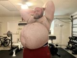 「成長は変態的」340kg超になるため毎日12000kcalを食べ続ける男! 破裂寸前の風船のような腹